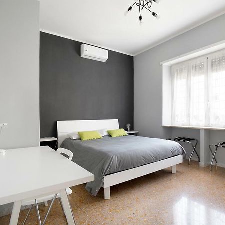 Enjoy Porta Furba Villa Рим Екстериор снимка